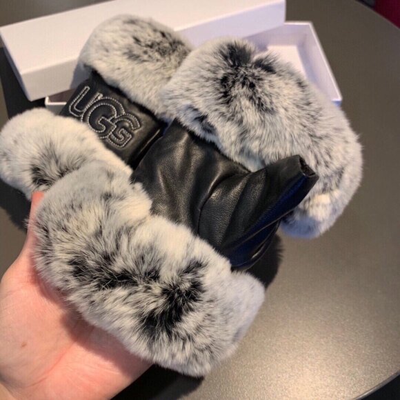UGG Rabbit Fur Patchwork Leather Black And White Plush Gloves - Picture 5 of 9